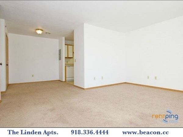 Building Photo - 812 E 8th St