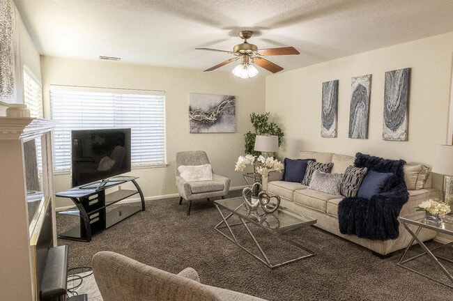 Building Photo - 1915 Washington St