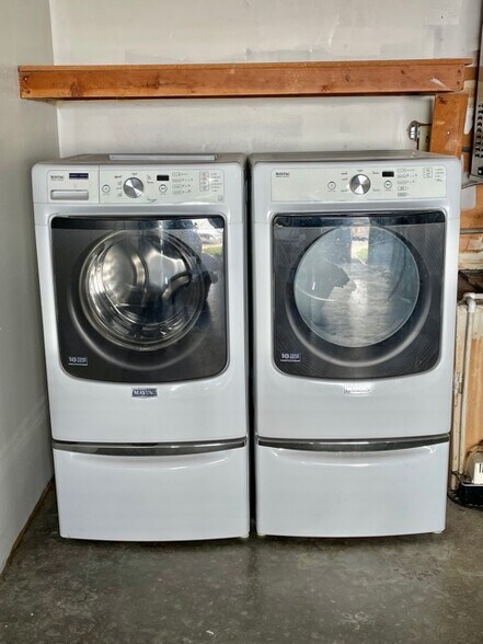 W/D - 934 Goodwin Ave