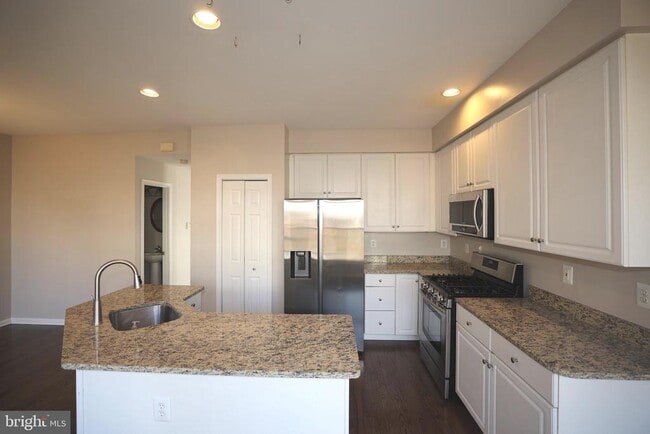 Building Photo - 47616 Watkins Island Square