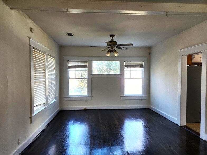 Building Photo - 529 10th Ct S