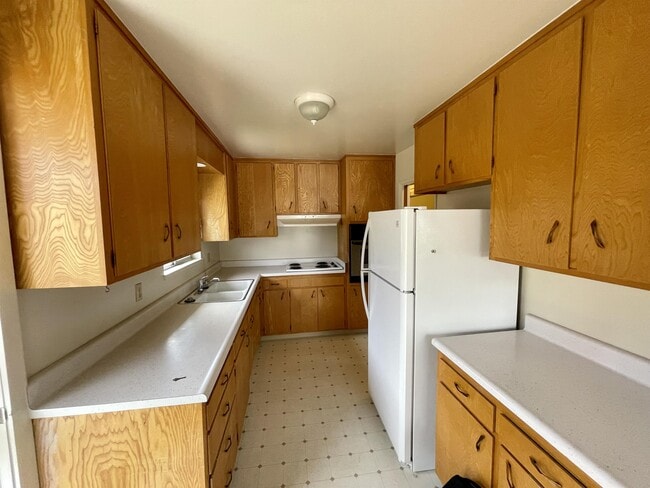 Building Photo - 1210 Chanticleer Ave