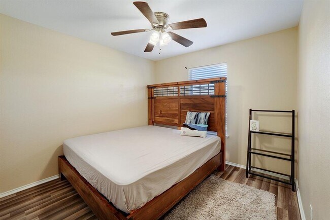 Building Photo - 120 Mallard Ln