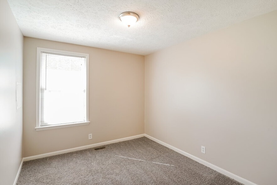 Building Photo - 142 Creekwood Ln