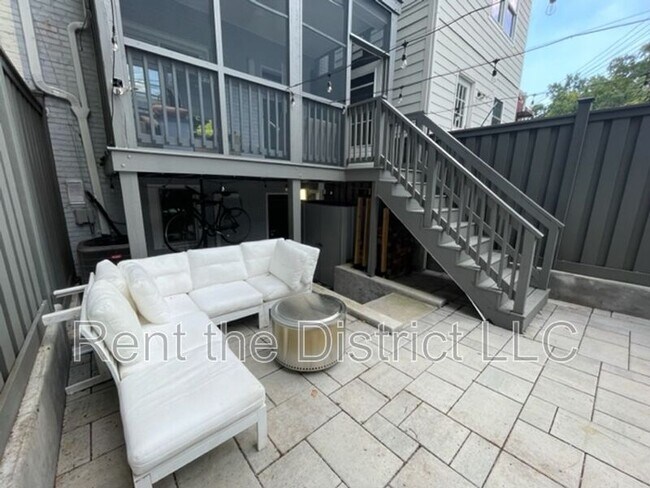 Building Photo - 1316 Staples St NE