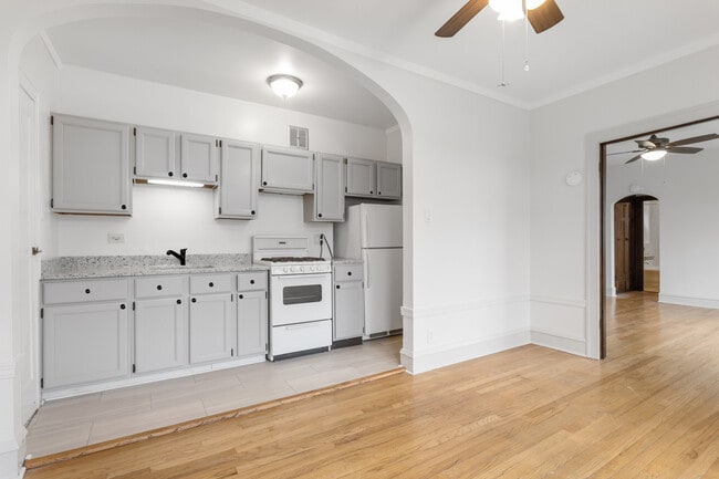 Building Photo - 2342 N Spaulding Ave