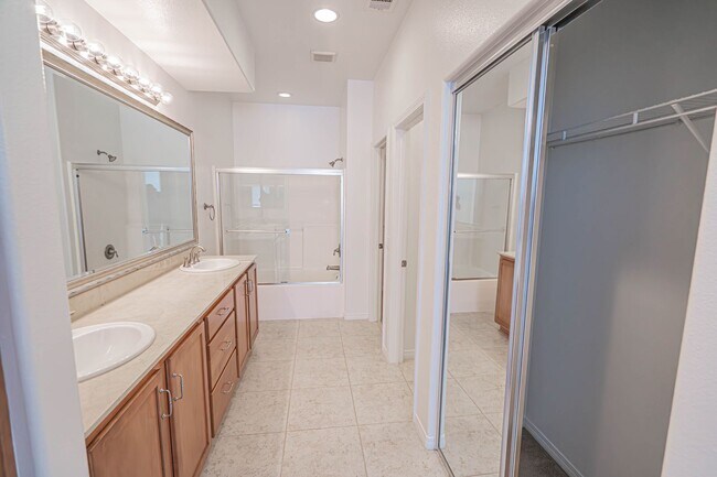 Building Photo - West Creek 3 Bedroom Townhome for Rent in ...