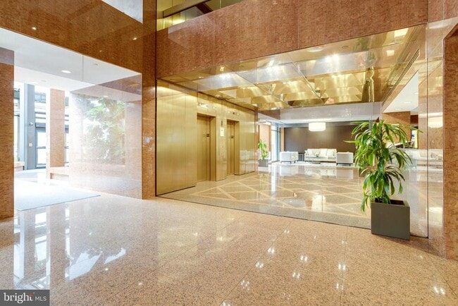 Building Photo - 1530 Key Blvd