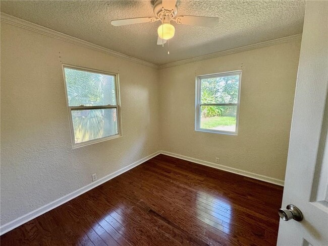 Building Photo - 107 S Lake Dr
