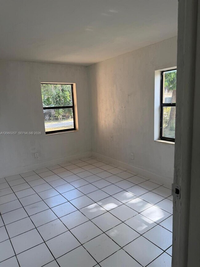 Building Photo - 2580 SW 8th St