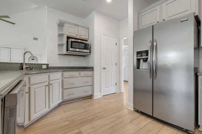 Building Photo - 848 Eagle View Dr