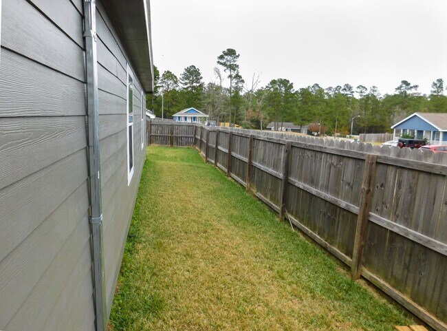 Building Photo - 155 Varsity Dr