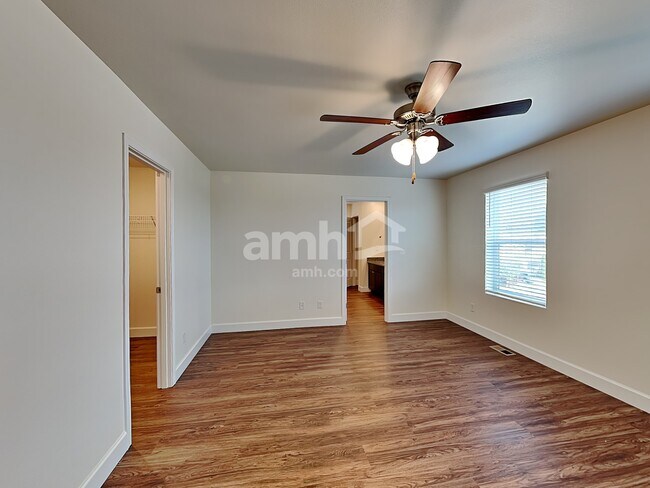 Building Photo - 6894 35th Pl NE