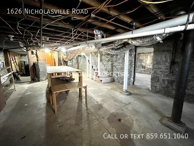 Building Photo - 1626 Nicholasville Rd