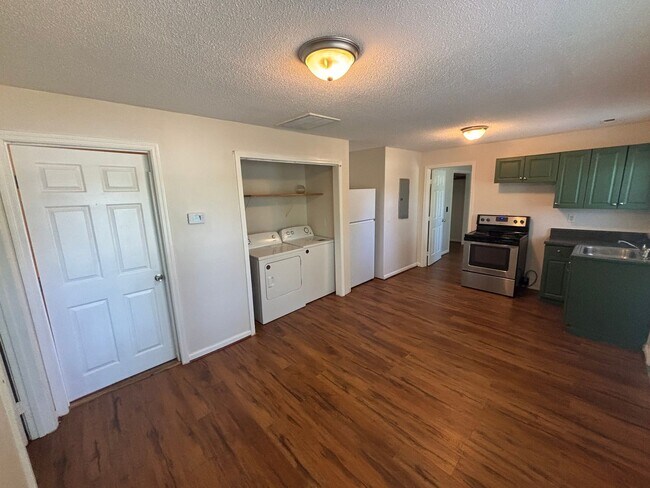 Building Photo - 26/28 Gardner Dr.