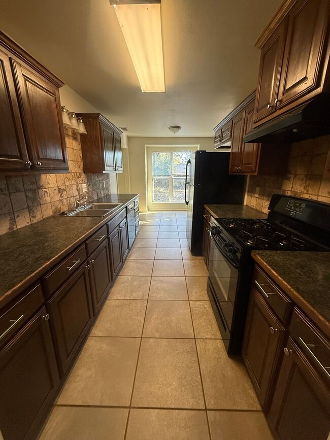 Building Photo - 3417 Timberlane Dr