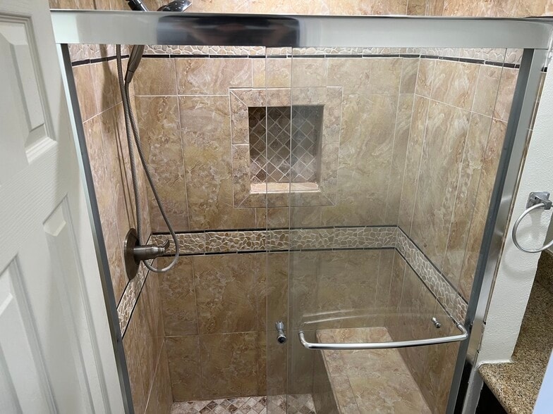 Building Photo - 2526 E Balsam Ave