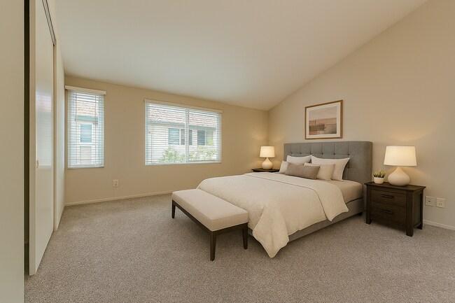 Building Photo - Spacious & Move In Ready 2BD Townhome! New Carpet! Full Size in Unit Washer/Dryer! Attached Garage!