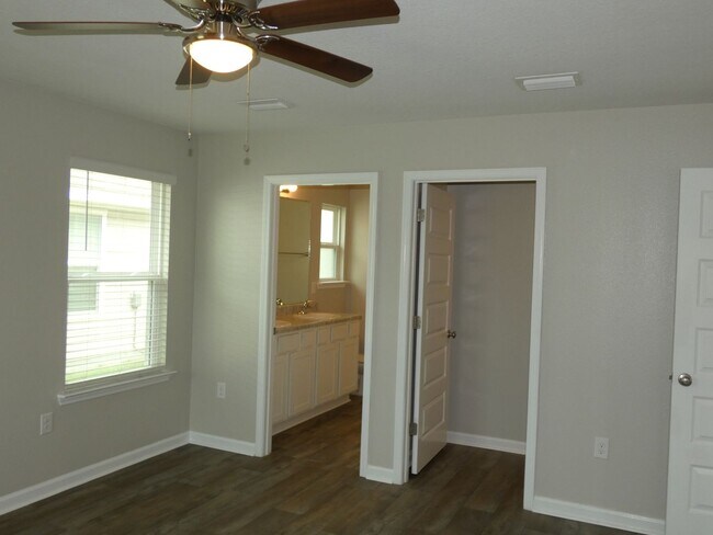 Building Photo - Modern 3-Bedroom Home - Cambria