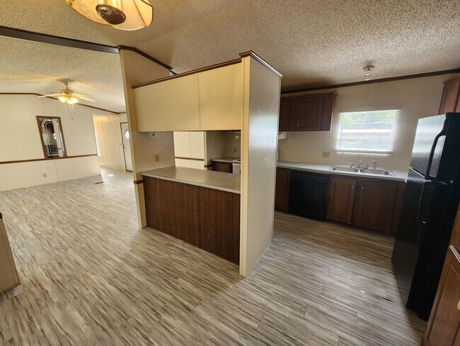 Building Photo - 33 Wilma Ln