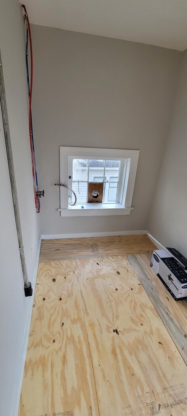 Building Photo - 966 E Fortification St