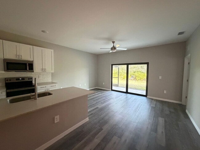 Building Photo - 1306 Saxony Cir