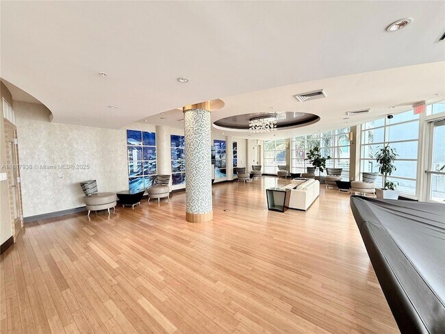 Building Photo - 253 NE 2nd St