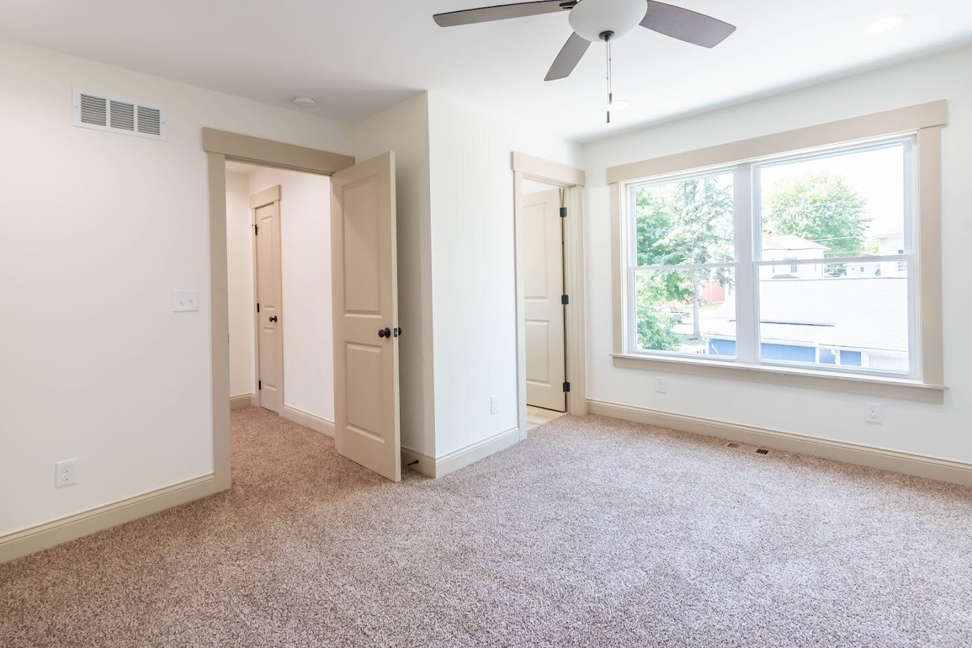 Building Photo - 261 Gay St