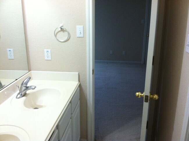 2nd level vanity - 6206 Salcon Cliff Dr