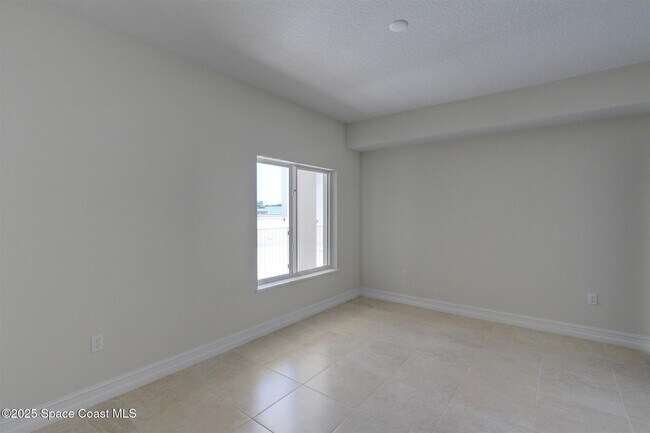 Building Photo - 1465 S Harbor City Blvd