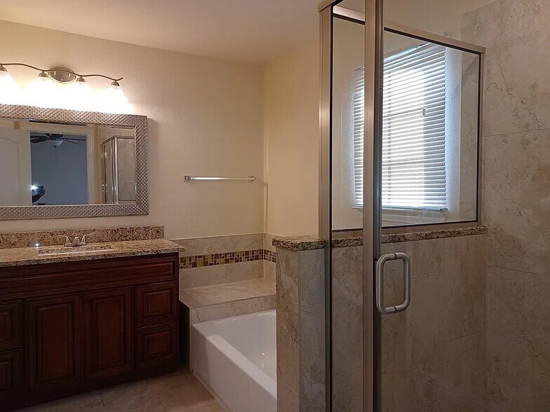 Building Photo - 326 Austin Ave