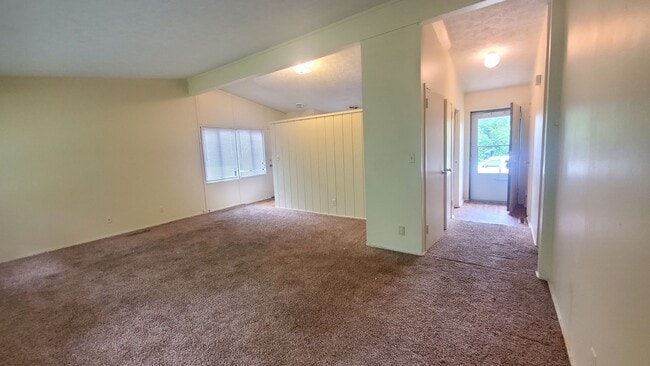 Building Photo - Finleyville 3 Bedroom 1.5 Bath Ranch $1,50...
