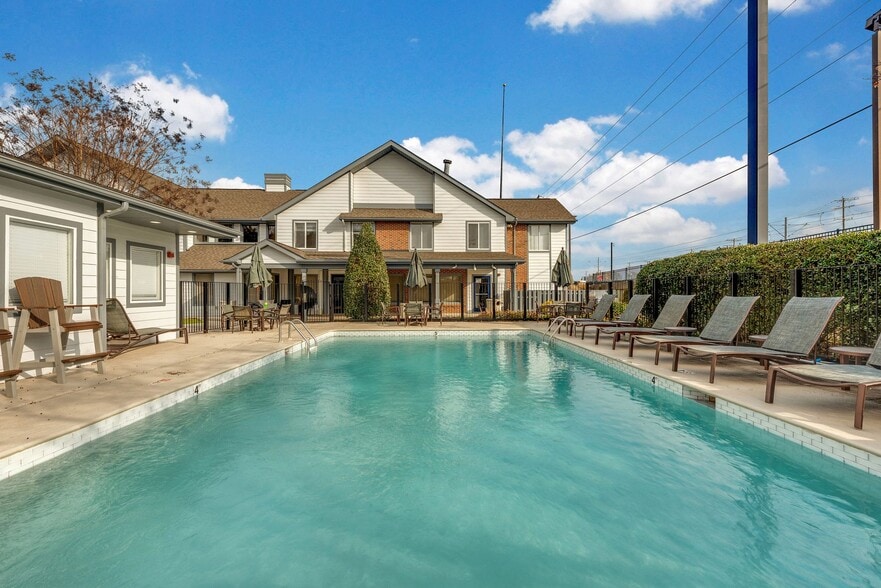 Primary Photo - Vivo Living Charlotte (Tryon)