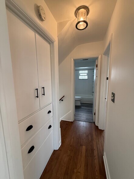 Building Photo - 15 W York St