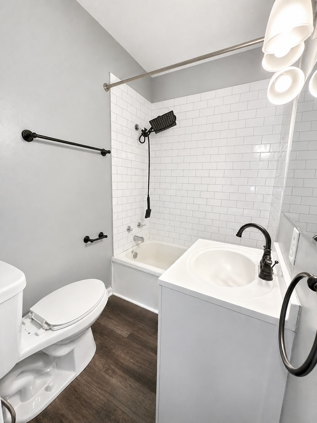 Building Photo - Charming North Linden Home with Fenced Backyard
