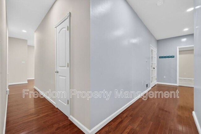 Building Photo - 8513 Thomas Dr