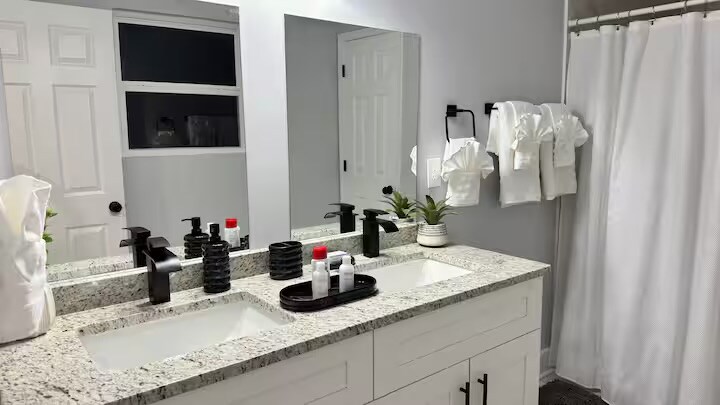 Building Photo - 2393 Highpoint Rd