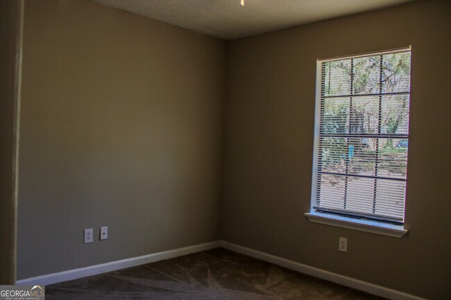 Building Photo - 61 Scoby Ct