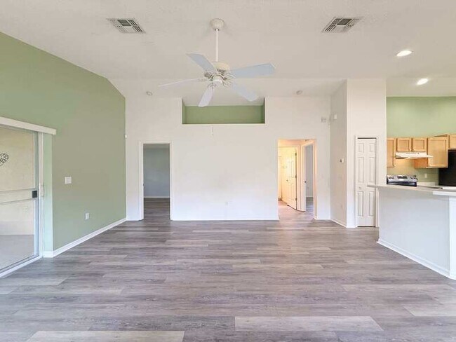 Building Photo - 240 Center Oak Cir