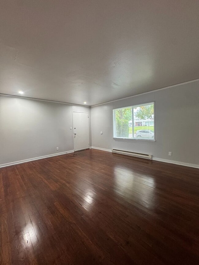 Building Photo - (UNM)  2 bed/1 bath Apartment