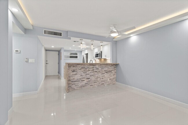 Building Photo - 3580 S Ocean Blvd