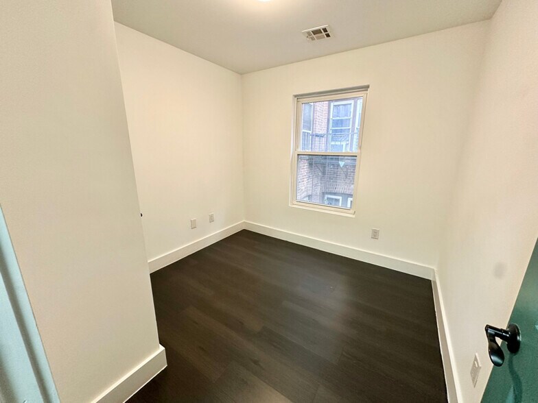 Building Photo - 101 4th Ave