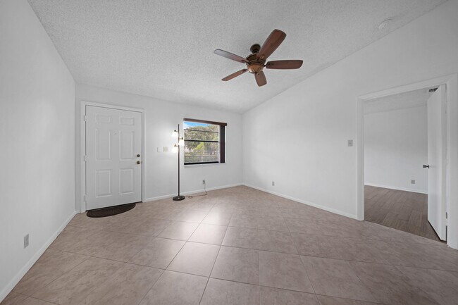 Building Photo - 9480 Boca Cove Cir