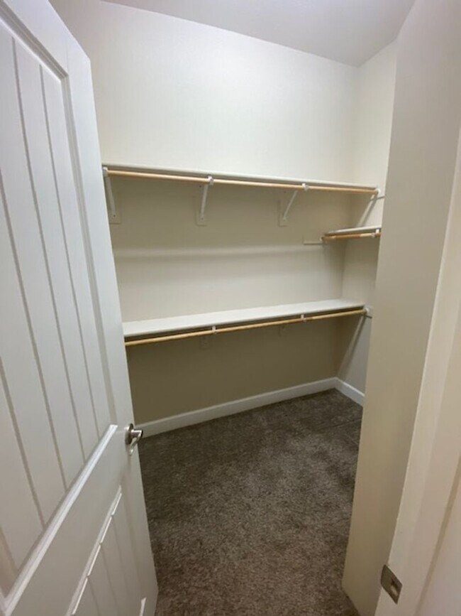 Building Photo - 2256 Ranch View Dr