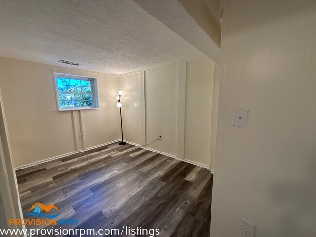 Building Photo - 9102 Pennswood Dr