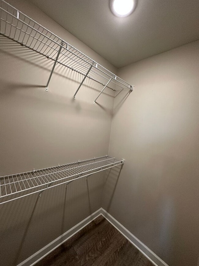 Building Photo - Available NOW in Southaven! Like New 3 BR/...