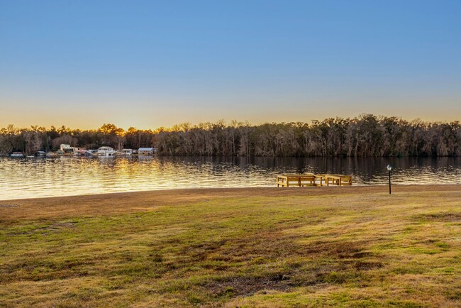 Building Photo - Lake Talquin - LAKEFRONT- Furnished 3 bedr...