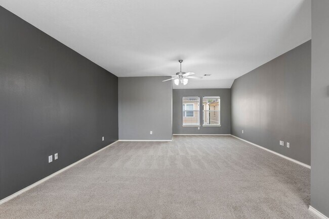 Building Photo - Come see this modern 3-story townhome in t...