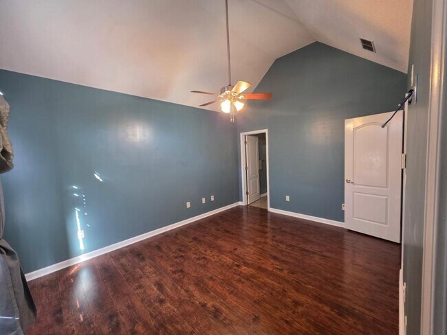 Building Photo - 1145 Chateau Terrace