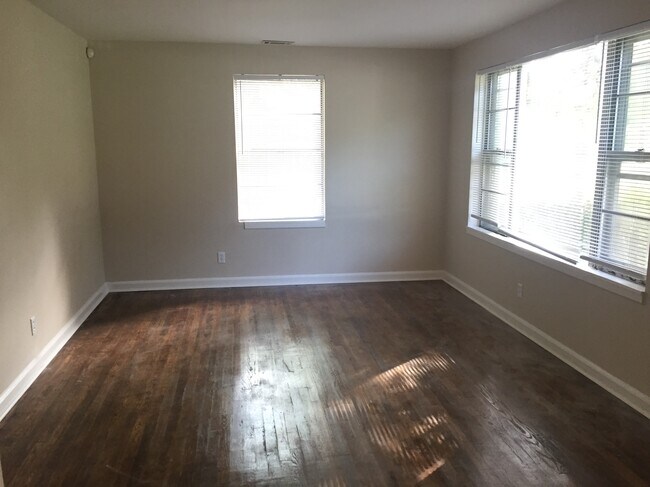 Building Photo - 1544 Columbia Cir
